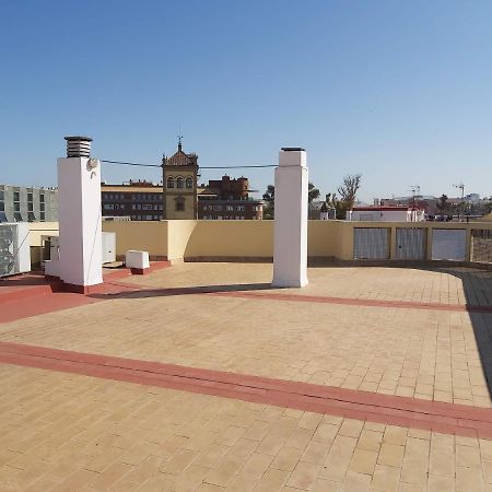 Misterhost San Bernardo Jardines De Murillo Sevilla Bagian luar foto
