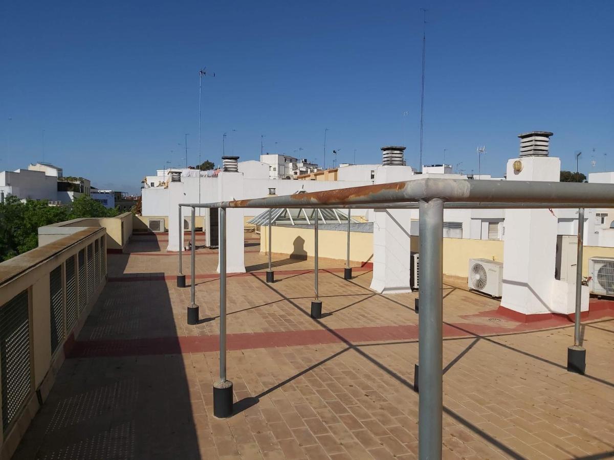 Misterhost San Bernardo Jardines De Murillo Sevilla Bagian luar foto