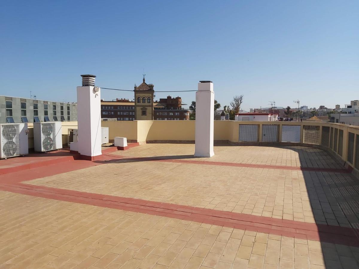Misterhost San Bernardo Jardines De Murillo Sevilla Bagian luar foto